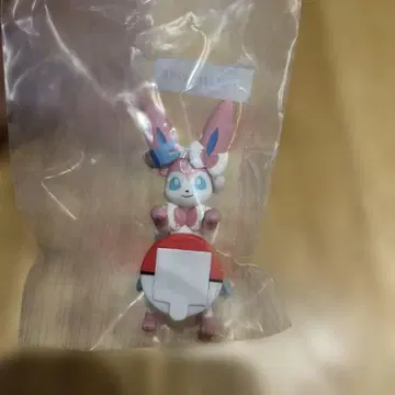 님피아 피규어 포켓몬볼 포함