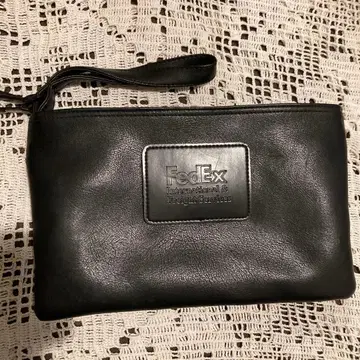 FedEx 블랙 가죽 클러치백
