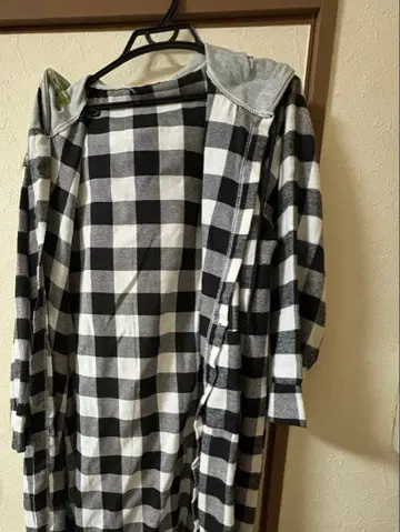 체크 무늬 롱 셔츠 (가운풍 셔츠)