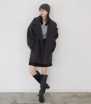 LIAN 테일러드 보아 코트