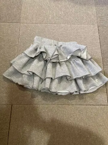 프릴 디자인 그레이 미니 스커트