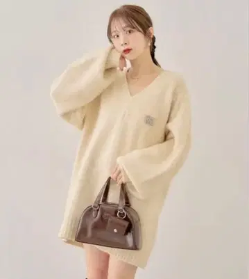 chico 브로치 포함 V넥 루즈 니트