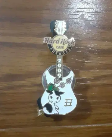 하드록 카페 Rock Cafe 소띠 핀 배지 pin