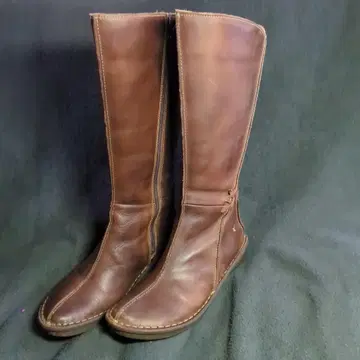 브라운 가죽 롱 부츠 지퍼 포함