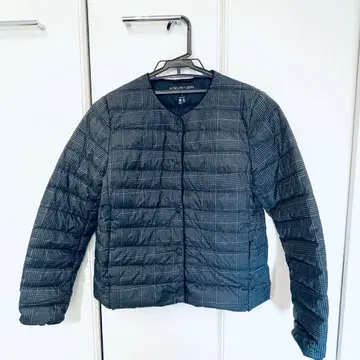 유니클로 울트라 라이트 다운 블랙 체크 무늬 S 사이즈