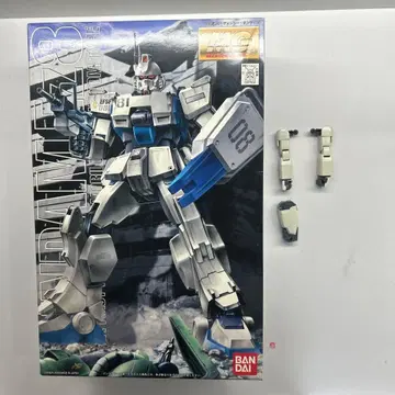 1/100 MG 건담 Ez8 기본 조립 중