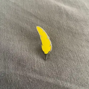 행복의 노란 깃털 핀즈 배지