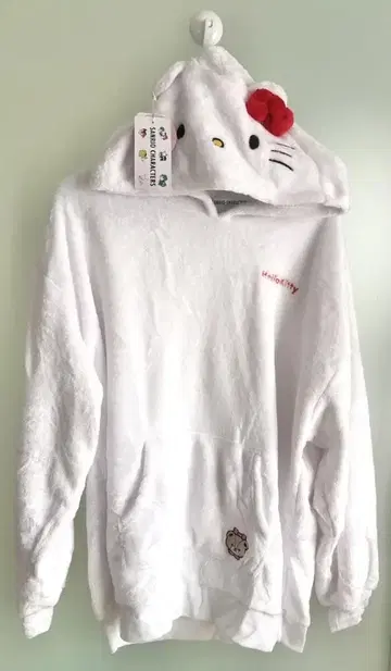 새상품 키티쨩 후드티 4L 화이트 룸웨어 헬로키티 쿠션에