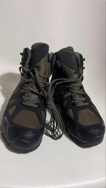 캐러밴 고어텍스 등산화 25.5cmEEE 폭넓은 타입 미사용품!