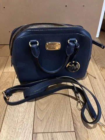 Michael Kors 네이비 숄더백