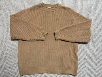 베이지 리브 크루넥 스웨터