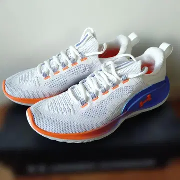 새상품 Under Armour 플로우 다이나믹 러닝화 25cm