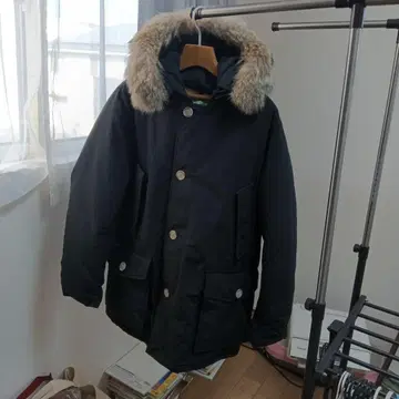 울리치 아크틱 후드티 블랙 L 사이즈 다운 자켓