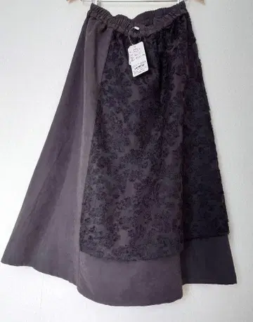 이즈스칼라 스커트 블랙