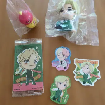 [ BTS ] V TATA 피규어와 스티커 세트