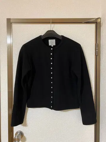 Agnes b 블랙 긴팔 가디건