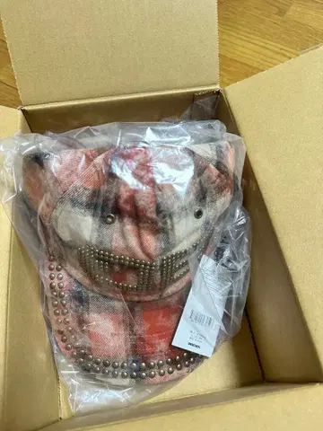 beeden bd studs damage cap 캡 체크 빨간색