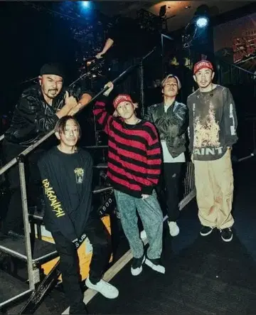 Kj 착용 보더 니트