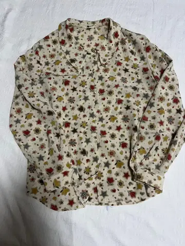 꽃무늬 별 패턴 긴팔 셔츠 아이보리 계열