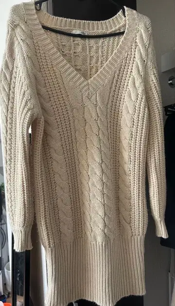 GYDA 케이블 짜임 V넥 스웨터 아이보리