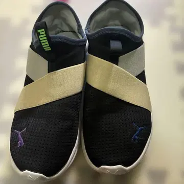 PUMA 스트랩 스니커즈 블랙/화이트 배송비 포함