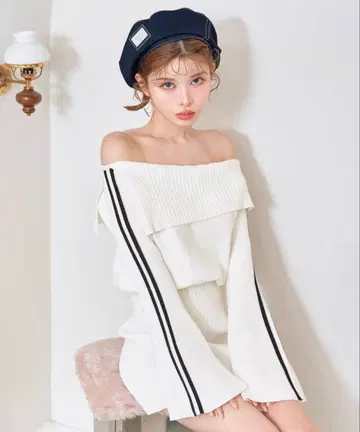 다리치 오프숄더 라인 니트 미니 원피스 화이트 택 포함 미사용 새상품