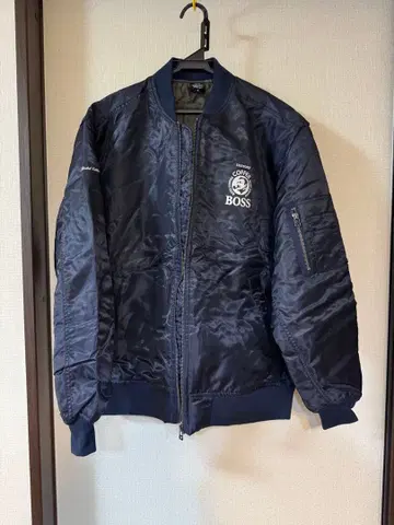 SUNTORY BOSS 네이비 점퍼