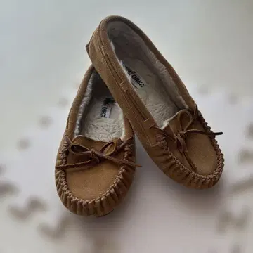 MINNETONKA 브라운 모카신