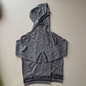 그레이 후드 부착 니트 후드티 에스닉 패턴