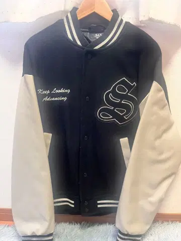 자수 장식 바시티 자켓 블랙/베이지