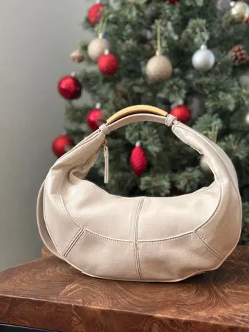 ZARA 크림색 핸드백