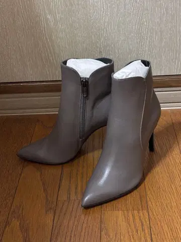 그레이 스틸레토 부티