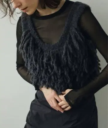 anuke 앙누크 프링지 니트 뷔스티에 그레이