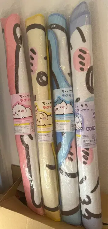 치이카와(먼작귀) 토끼 하치와레 모몽가 4종 세트 네소베리 러그 매트