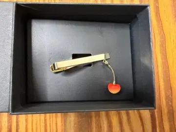 기린 골드 넥타이핀 체리형