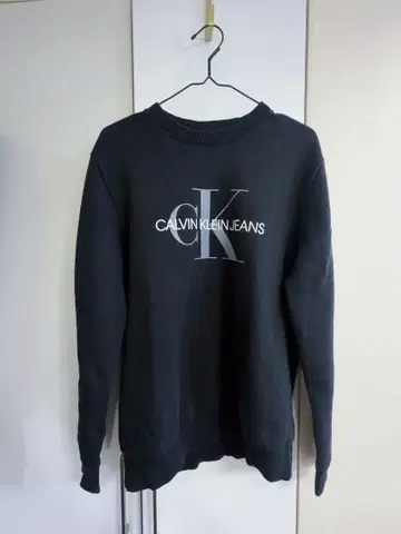 CALVIN KLEIN JEANS 블랙 맨투맨