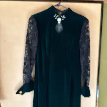 다크 그린 레이스 긴팔 맥시 드레스 벨벳