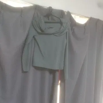 셀포드 트위스트 케이프 티셔츠