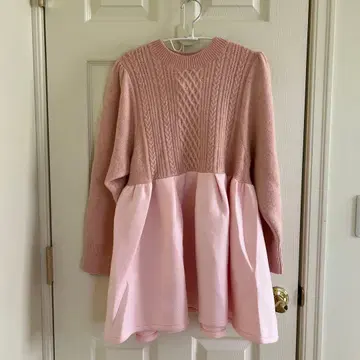 UNMINOU 니트 도킹 페플럼 니트 아란 패턴 상의 핑크