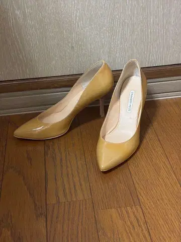 베이지 스틸레토 하이힐