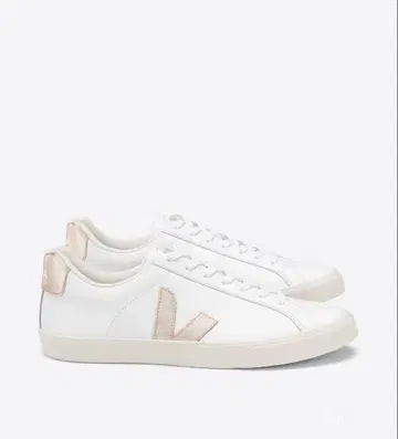 Veja 화이트 골드 V 로고 스니커즈