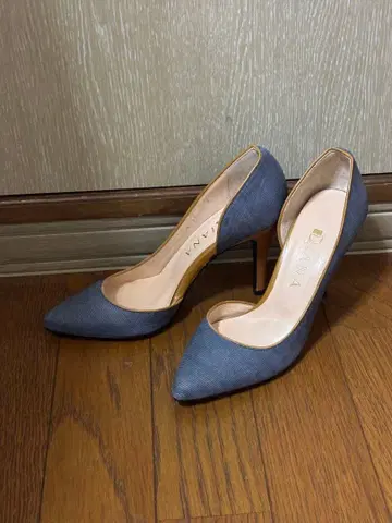 그레이 스틸레토 하이힐 펌프스