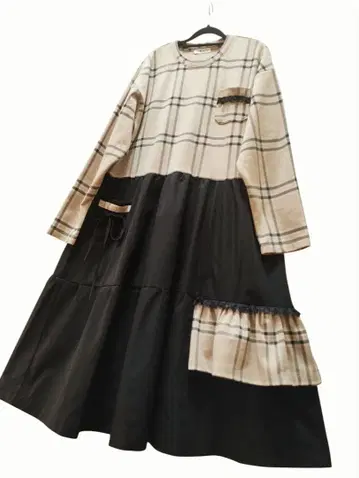구제 의류 리메이크 루즈핏 베이지 체크와 블랙 2단 티어드 원피스