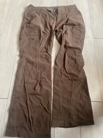 파타고니아 브라운 워크 팬츠 사이드 포켓 포함