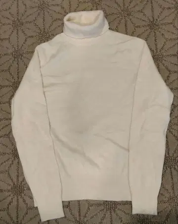 캐시미어 100% 아이보리 터틀넥 스웨터 DAMA