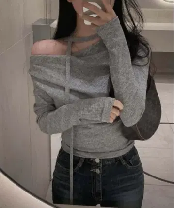 오프숄더 그레이 긴팔 상의