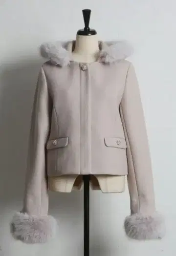 토코 클로젯 탈부착 가능한 퍼 장식 비쥬 장식 숏코트