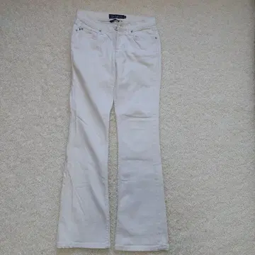 얼 진 화이트 부츠컷 데님 23