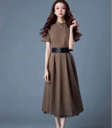 에밀리아 위즈 숏 슬리브 플레어 원피스 M 사이즈