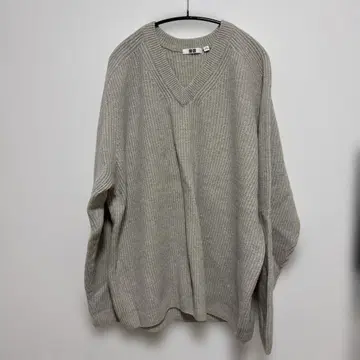 유니클로 U V넥 니트 미사용 새상품